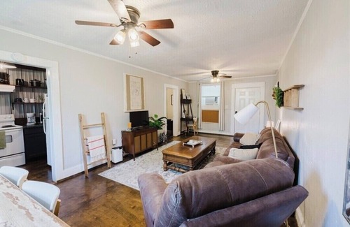 Fort Payne Apartment | Industrial Apartment #4 Queen Studio