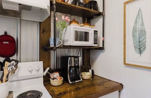 Fort Payne Apartment | Industrial Apartment #5 Queen Studio