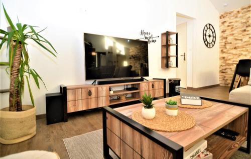 Orange Apartment | Industrial loft centre ville Orange clim wifi