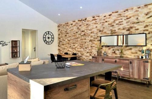 Orange Apartment | Industrial loft centre ville Orange clim wifi