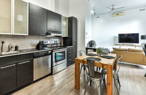 Gatineau Apartment | Industrial studio *12 foot ceiling*