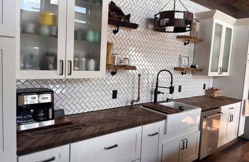 Piedmont House | Industrial style 2- bedroom: garage, hot tub, AC, Fireplace, Wi-Fi!
