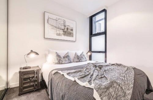 Collingwood Apartment | IndustrialStyle Pad in Cool Grungy Neighborhood