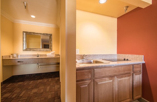 Bassett Hotel | Industry Inn & Suites