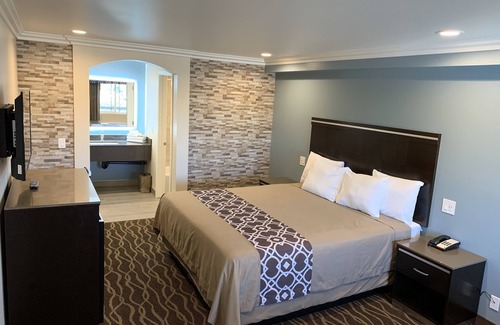 Bassett Hotel | Industry Inn & Suites