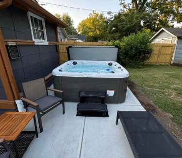 Indianapolis House | Indy Jazz Fest Wrestlepalooza! SoBro Boho Hideaway Hot Tub, Fire Pit & Arcade Fun in Broad Ripple