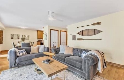 Severn House | Infinite Sparrow-Lakeside Family Retreat