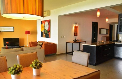 El Batey Apartment | Infiniti Blu 2 bedroom suite with AC, WIFI, Free Breakfast.