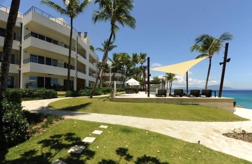 El Batey Apartment | Infiniti Blu 2 bedroom suite with AC, WIFI, Free Breakfast.