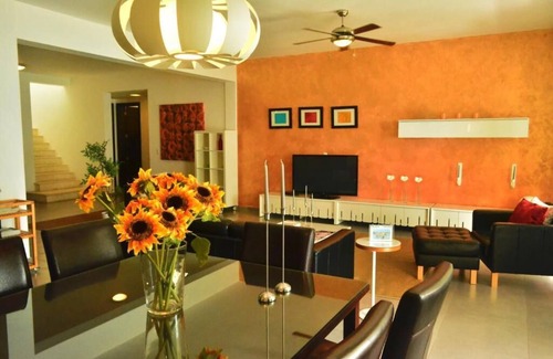 El Batey Apartment | Infiniti Blu 2 bedroom suite with AC, WIFI, Free Breakfast.