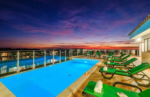 Loule Villa | Infinity Pool & Hill Views – Alte, Algarve