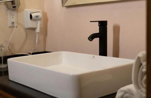 Alfredo V. Bonfil Apartment | Infinity Suites triple room 211