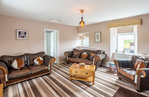 Kirkcudbright Cottage | Ingleston Farm Cottages No 2 - a cottage that sleeps 6 guests in 3 bedrooms