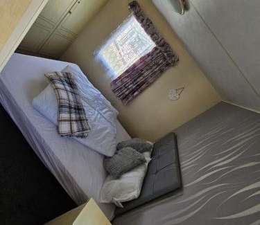 Ingoldmells Ski Chalet | Ingoldmells -caravan- Sleeps 8 - Seaside - Wi-Fi