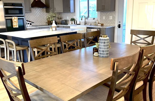Sandbridge House | Inground Pool! 3 min walk to beach, dining. Dog friendly! 5 BR Sleeps 16