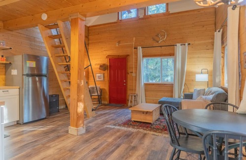 College Cabin | Iniakuk Forest Cabin Sleeps 4