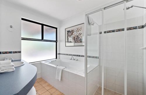 Yallingup House | Inji Homestead - 5 acre holiday home in Margaret river region