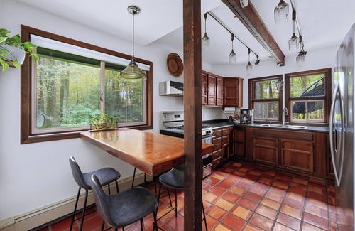 Circleville Cabin | Inkwell Gardens: A Modern Cabin in Middletown Close to Legoland, Golf, Hiking+