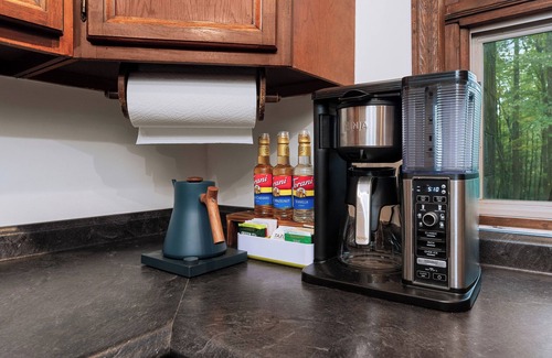 Circleville Cabin | Inkwell Gardens: A Modern Cabin in Middletown Close to Legoland, Golf, Hiking+