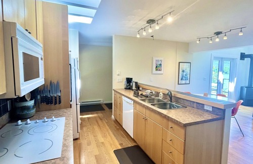 Ucluelet House | Inlet- home near Pacific Rim National Park