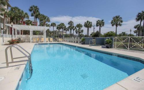 Gulf Place House | Inn at Gulf Place #311 - Sunshine in the Inn