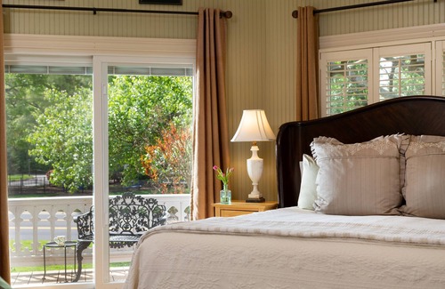 St. Matthews Bed & Breakfast | Inn at Woodhaven