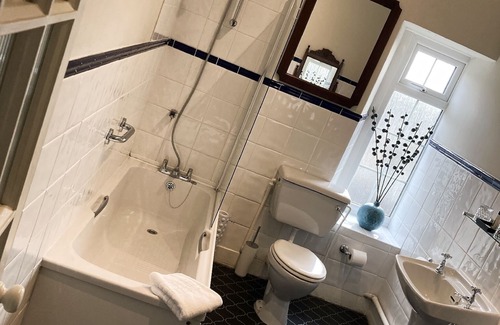 Windrush Hotel | Inn For All Seasons