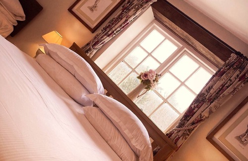 Windrush Hotel | Inn For All Seasons