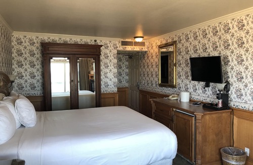 Pierpont Bay Hotel | Inn On The Beach