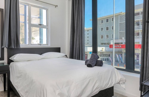Sea Point Hotel | Inn & Out Express Sea Point