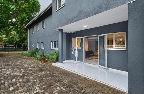 Greater Johannesburg Metropolitan Area Hotel | Inn & Out Sandton
