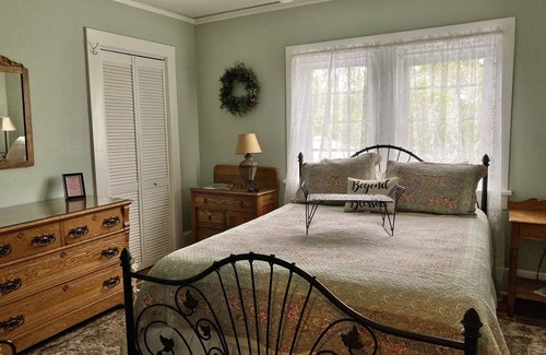 Stuart House | Inn Shepard's Park