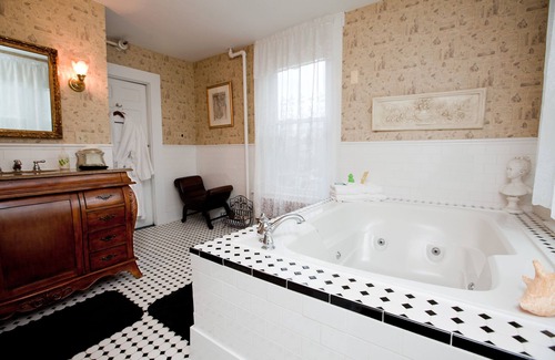 Chester Depot Bed & Breakfast | Inn Victoria