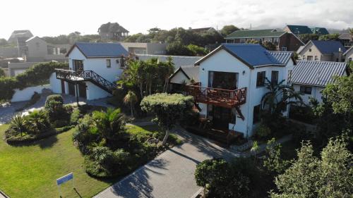 Wilderness Beach House | Inn2Wilderness Guesthouse