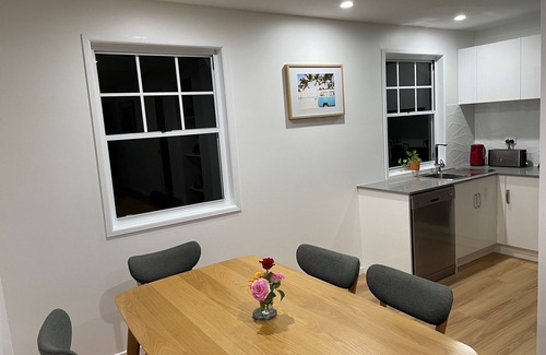 Auchenflower Apartment | Inner-city 2Bedrooms 2Bathrooms modern apartment with full kitchen