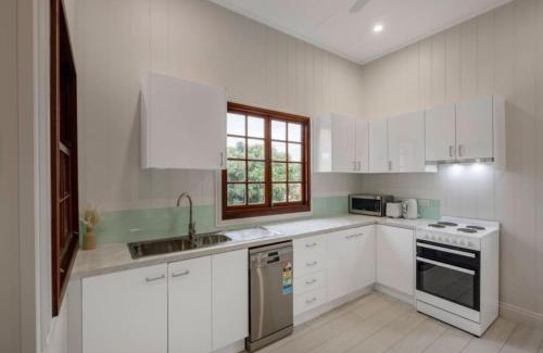 Highgate Hill House | Inner City 6BR Family friendly House Highgate Hill