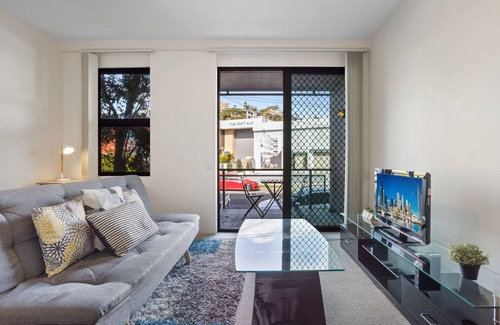 Teneriffe Apartment | Inner-City Brisbane 1-Bed with Pool, Gym & Parking