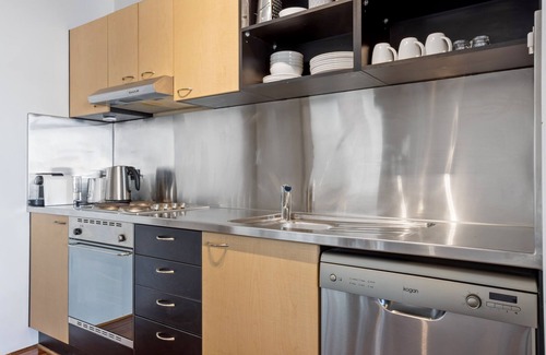 Teneriffe Apartment | Inner-City Brisbane 1-Bed with Pool, Gym & Parking