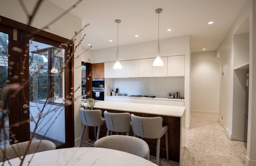 Richmond North House | Inner City Pad, Pet friendly, Parking, Close 2 MCG