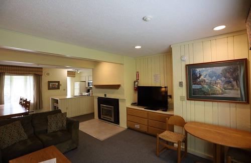 Waterville Valley Condo | Inns of Waterville Valley unit close to town square (201)