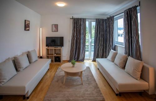 Innsbruck Apartment | Innsbruck East Side Apartment I Free Street Parking