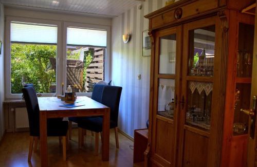 Neue Tiefe House | Inselblume 15 - Ferienwohnung mit Garten, in absoluter Ruhe
