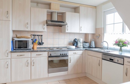 Burg auf Fehmarn Apartment | Inselblume 63 - vacation home in a quiet location, with balcony