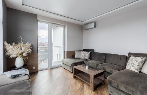 Lviv City Center Apartment | InshiApartments on Hazova str 6