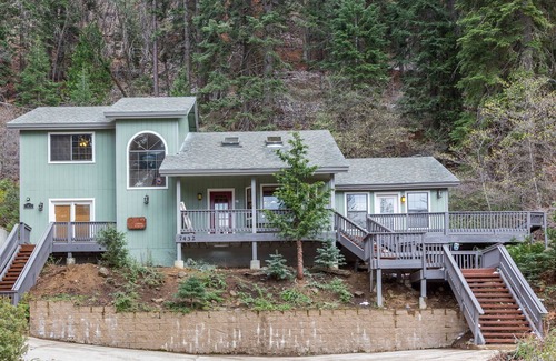 Yosemite West House | Inside Yosemite Sierra Blossom