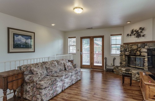 Yosemite West House | Inside Yosemite Spring Wonderland