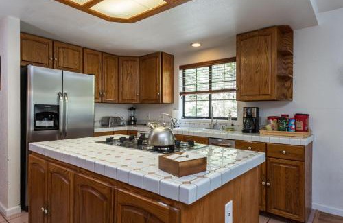 Yosemite West House | Inside Yosemite Mountain Beauty