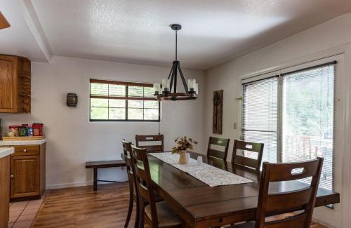 Yosemite West House | Inside Yosemite Mountain Beauty
