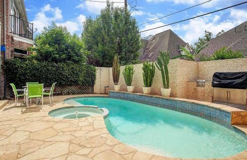 Uptown House | INSPERIT Home at Galleria with heated pool spa