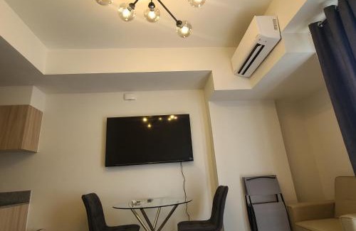Poblacion District Apartment | INSPIRIA Condo Free Airport Pickup for 3 nights stay or more